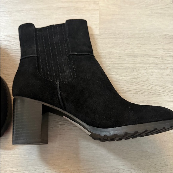 Chic Black Suede Ankle Booties - Picture 4 of 5